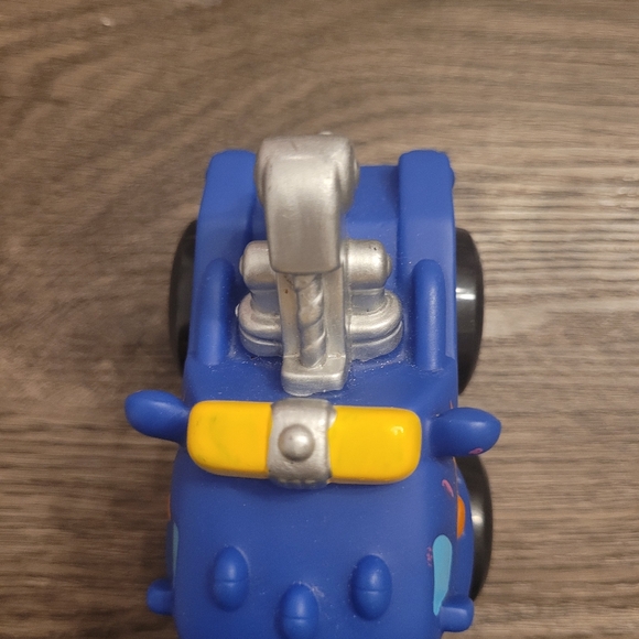 Classic Hasbro Inc Chuck & Friends Tow Truck 4" - Picture 3 of 9